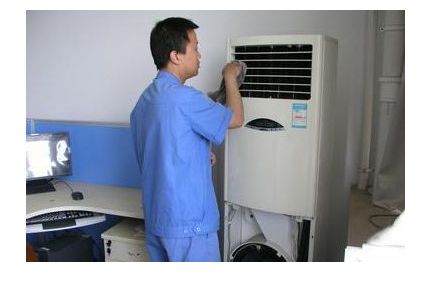 深圳志高柜式空调室内机清洗